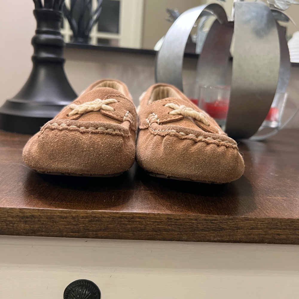 UGG Moccasin - Picture 2 of 5